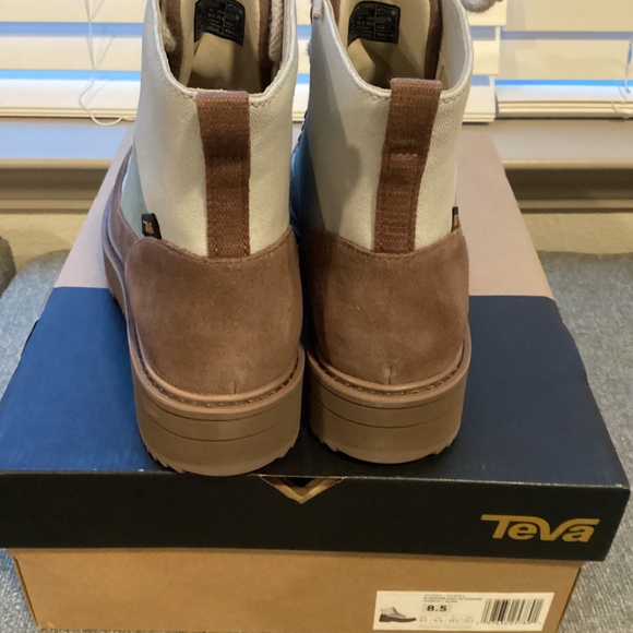 Teva Women's Patchwork Booties, size 8.5 - Picture 8 of 10